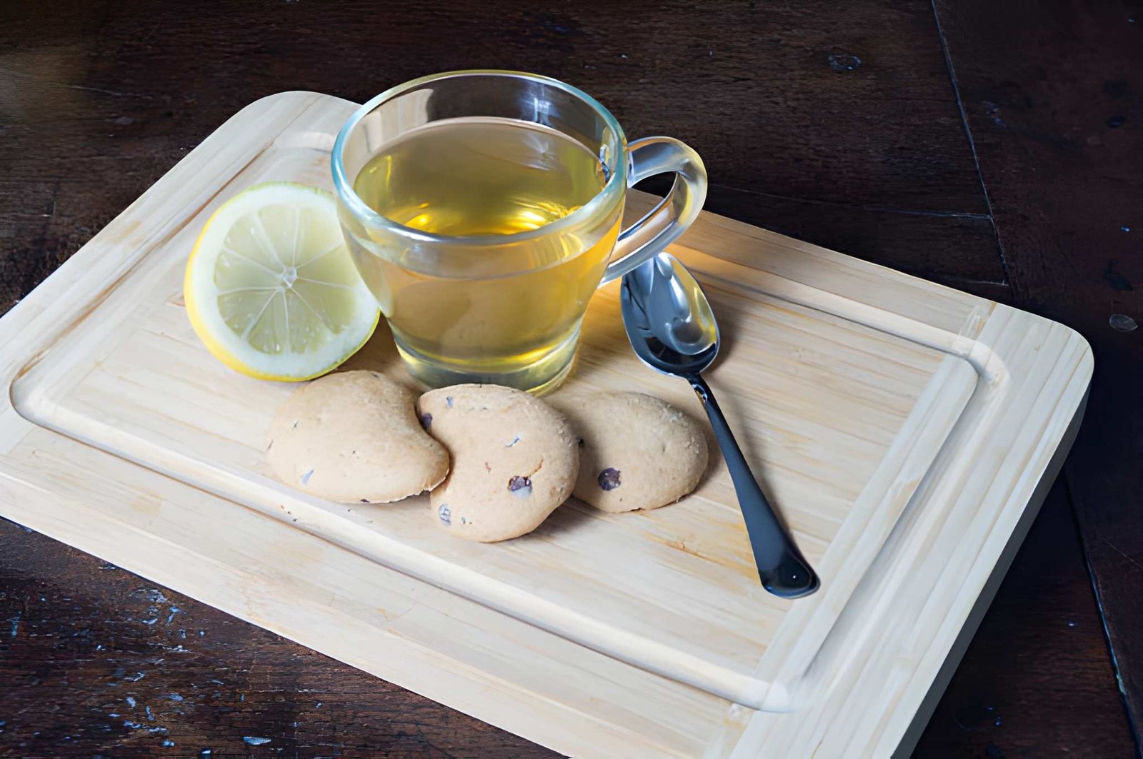 Biscotti al Limone e Cocco freschi e dorati su un piatto